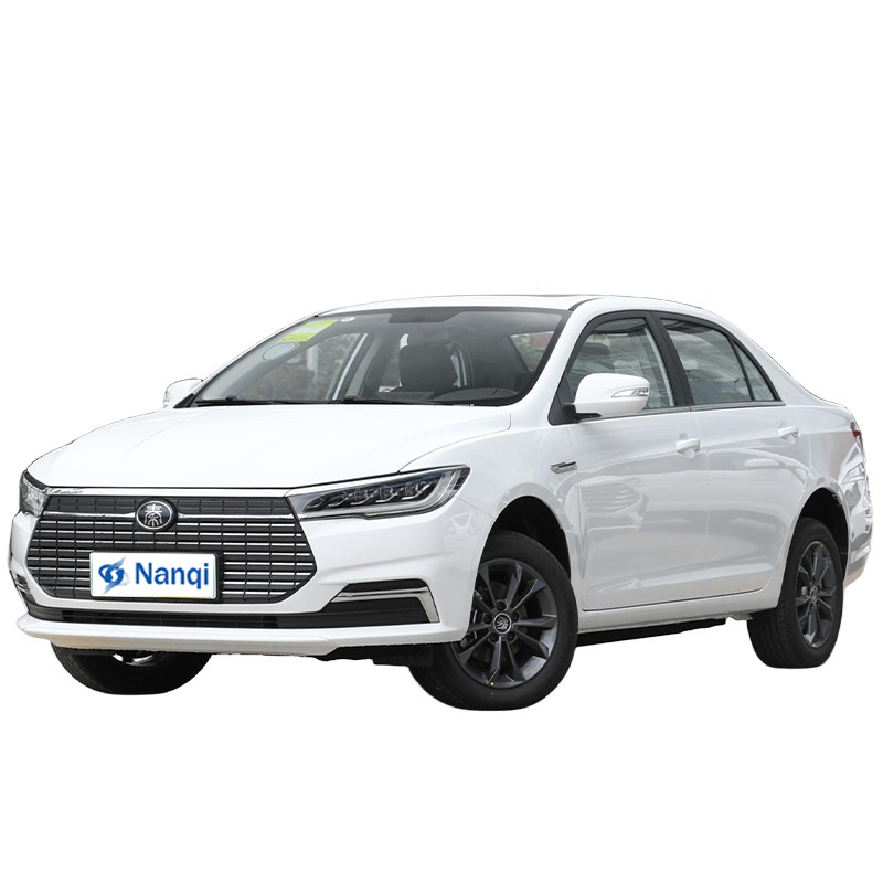 Чистый электрический BYD Qin EV Новые энергетические транспортные средства 136P 4-дверный 5-местный седан