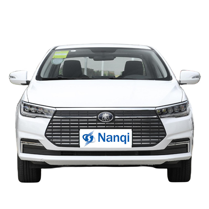 Чистый электрический BYD Qin EV Новые энергетические транспортные средства 136P 4-дверный 5-местный седан
